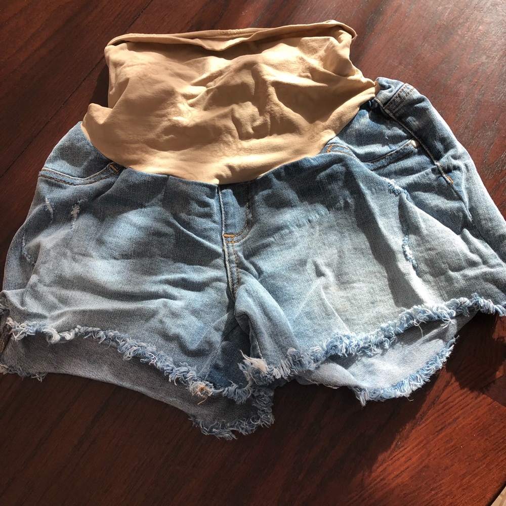Size medium maternity shorts